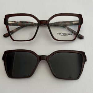 Tony Morgan H802 C3 bordo klip-on naočare od plastike. Moderan ženski model sa funkcionalnim dizajnom. Orbis Optika – Beograd i Novi Pazar